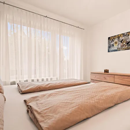 Deluxe Mit Terrasse Prestige 2 * Friedrichshafen